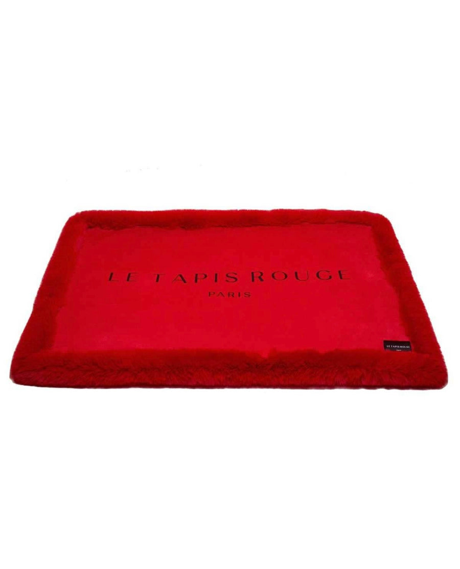 Luxurious fake fur dog mat with carrier belt
